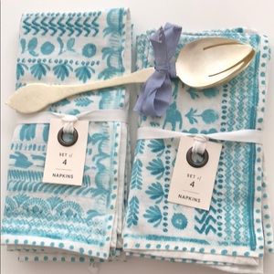 Set of 4 Napkins (2 sets) & Serving spoon & fork